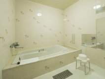 フォースルーム〔バスルーム〕
※同じお部屋タイプでも間取りが異なる場合がございます