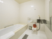 シングルルーム〔バスルーム〕
※同じお部屋タイプでも間取りが異なる場合がございます