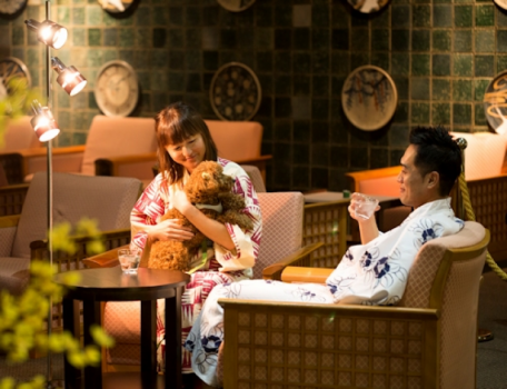 愛犬と温泉で過ごす贅沢な休日。どこでもずっと一緒！