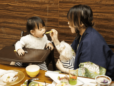 朝夕のお食事は周りが気にならないレストランで！