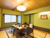 個室食事処イメージ。周りのワンちゃんやお客様を気にせずにお食事をお楽しみいただけます。