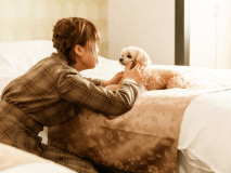 ワンちゃんと添い寝ももちろんOK！ご自宅でくつろぐようにごゆっくりとお過ごしください。