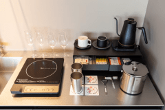 【さくらスイート／お部屋備品】お部屋にコーヒーセットをご用意しております（お部屋タイプにより配置が異なります）