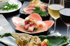 【ご夕食】海の幸・山の幸を取り入れた和洋の創作料理をご用意いたします（お料理はイメージです）