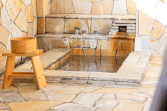 客室露天風呂（岩風呂）