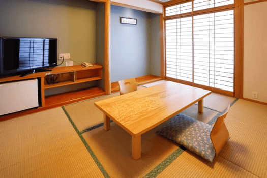 【インランド・シー・リゾート フェスパ】和室6畳＋広縁・バルコニー付きスタンダード｜6畳和室のお部屋。畳の香りに包まれてお寛ぎください。