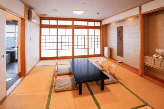 【インランド・シー・リゾート フェスパ】ジャグジー露天風呂付き和室ジュニアスイート｜畳でごろり、湯上がりはテラスで涼む