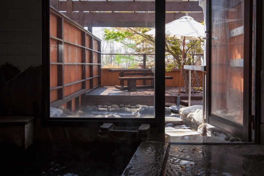 直予約限定＊＊お得に宿泊と観光、源泉かけ流し温泉を楽しもう☆　～素泊まりプラン！～