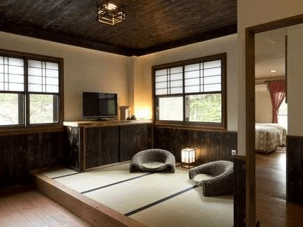 本館NEW和洋室。漆喰の焼き板と和風モダンな和室ブースが付いています、団欒にさいてき