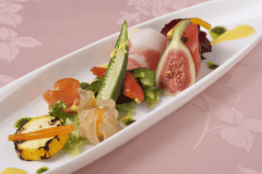 *【オードブル】人気の自家製スモークサーモンや生ハムを新鮮なお野菜のマリネと合わせて・・・絶品です♪