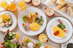 【ひとり旅にも◎朝食付プラン】素敵な1日の始まりを、光の差し込む明るいダイニングで