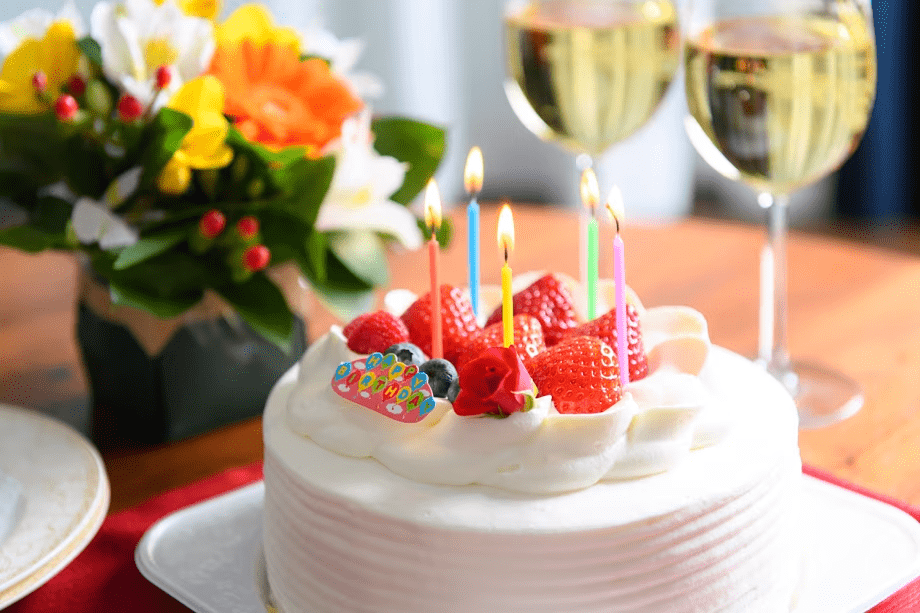 喜楽の記念日プランはケーキとハーフボトルワイン１本の特典付。 とっておきのプランで大切な人と素敵に過ごしませんか。