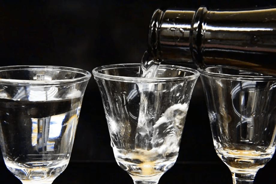 日本酒飲み比べイメージ