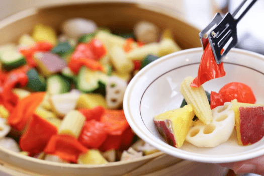 【ご朝食】バイキングお料理の一例（お野菜のセイロ蒸し）旬を、ふわりと閉じ込めて