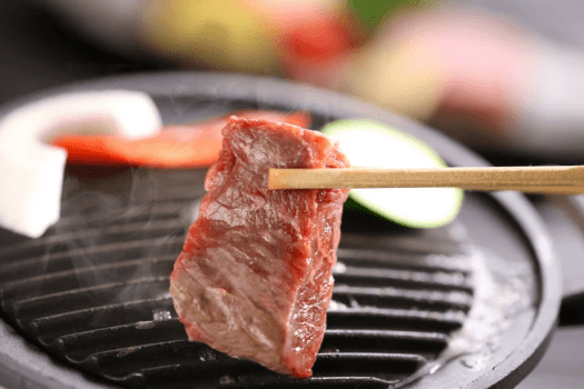 【八田スタンダード◆甲州旬会席の一例】富士山の清らかな伏流水に恵まれた地で育てられた富士山麓牛