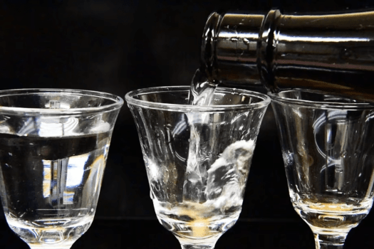 日本酒飲み比べイメージ