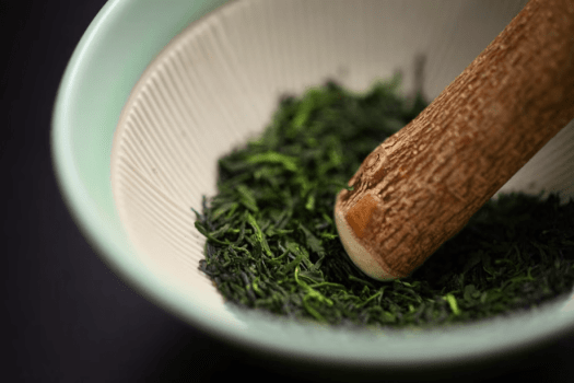 当宿の夕食は&ldquo;ご当地のお茶&rdquo;を使った料理を月替わりで提供致します。