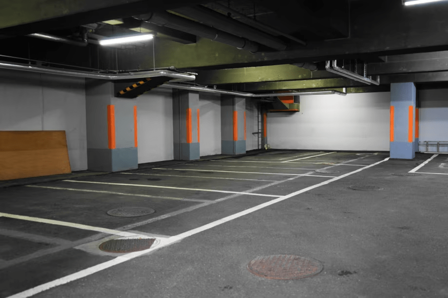 【駐車場】ホテル地下駐車場