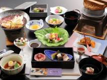 【ちょこっと贅沢プラスワン】旬の食材をふんだんに使用した自慢の会席料理が大人気♪