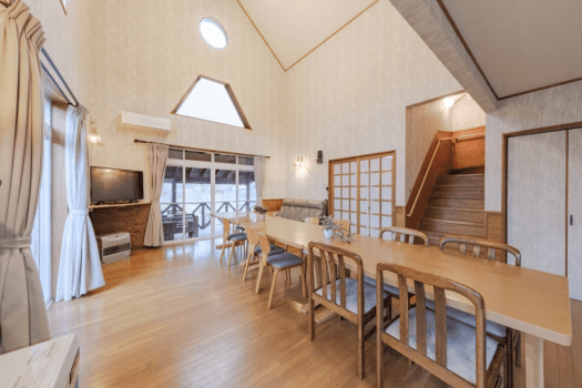 Vacation Rental No. 561 (20-tatami-mat living-dining-kitchen area + 3 Japanese-style rooms, 10 tatami mats each) Vacation Rental No. 561 (20-tatami-mat living-dining-kitchen area + 3 Japanese-style rooms, 10 tatami mats each)