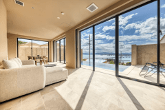 【A棟｜76.35平米】海と溶け合うインフィニティプール。古宇利大橋を望む絶景を独り占めする贅沢。