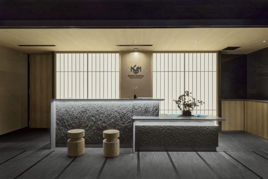 Front/Lobby