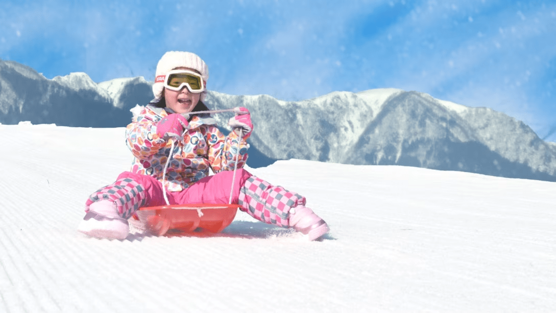 【天童高原スキー場】当館から車で約30分。雪遊び・そり遊び・スキーを目一杯楽しめます