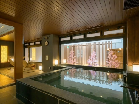 【貸切風呂「桜」】ゆったりした優雅な空間でプライベートな入浴をどうぞ（1時間3,300円／15:30～24:00）