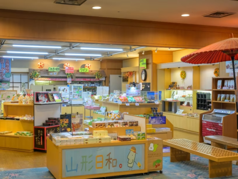 【売店】当館の1階には売店がございます。お土産のお買い物も天童ホテルでどうぞ。