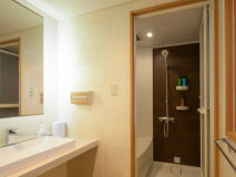 【和モダンツイン】(シャワールーム付)洗面台とシャワールーム、トイレ付き。※湯舟はございません 【和モダンツイン】(シャワールーム付)洗面台とシャワールーム、トイレ付き。※湯舟はございません