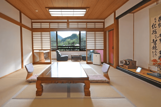 【別館和室】古湯の自然を望む、落ち着いた雰囲気の和室