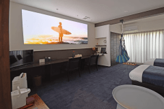 【洋室／月のうさぎ】映像を投影してお部屋がプライベートシアターに