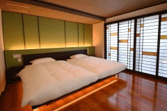 【和洋室／天山の間】バリアフリー設計のベッドルーム