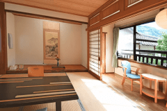 【本館和室／若楠の間】やわらかな光とともに、古湯温泉の穏やかな時間が流れる和室です。