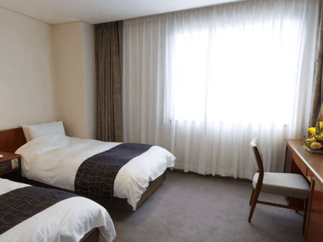 本館：ツイン・ご夫婦やお友達同士におすすめのゆったりとしたツインルームのお部屋。