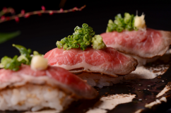 【1日2組／牛の握り付】口の中でとろける上質な旨味。老舗寿司店で研鑽を積んだ料理長が腕をふるう会席料理／２食付