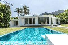 【2ベッドルーム】300平米の広大な敷地を持つ、森に囲まれたJUSANDIに1棟だけの特別なヴィラ。リビングを中心にハリウッドツインのベッドルームを2部屋設え、ご家族連れや気心の知れたご友人方と4名様までご宿泊いただけます。