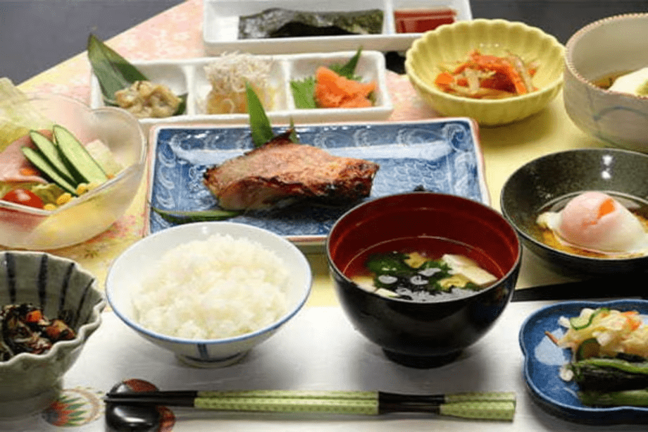 朝食