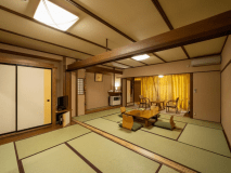 【ﾌｧﾐﾘｰﾀｲﾌﾟ客室】お部屋が広々としており、大勢でリーズナブルにお泊りいただけます。