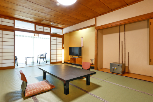 ■和室10畳（バス付）■ファミリー利用にもぴったりのゆとりある空間。
