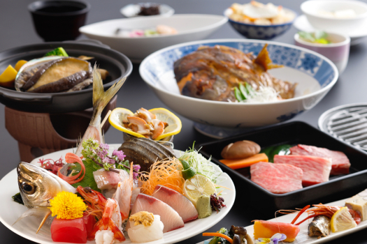 【グルメ会席】鯛・黒毛和牛・アワビ。定番も地元ならではの味も逃したくない美食家の方々にもご好評です！