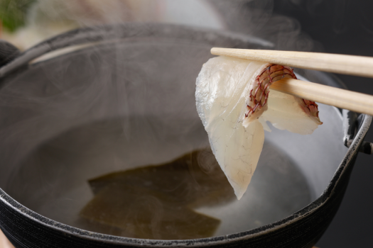 【鯛しゃぶ】「サッ」とお湯にくぐらせる程度でOK♪ふわふわ、ほろりとお口の中でほどけます。