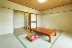 【和室10畳】バス・トイレ付（本館）