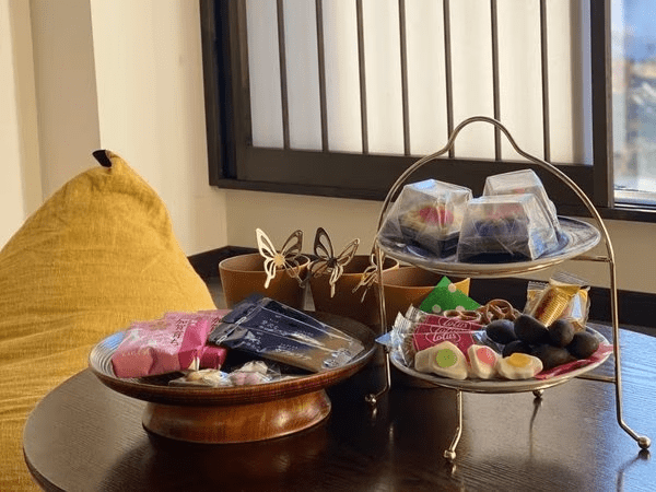 お部屋に「夜のおしゃべりセット」をご用意しています♪楽しい夜のひと時をお過ごしください。