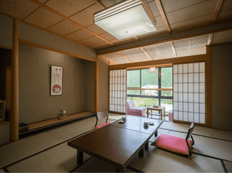 12.5畳バストイレ付きのお部屋。落ち着きのある和室です。