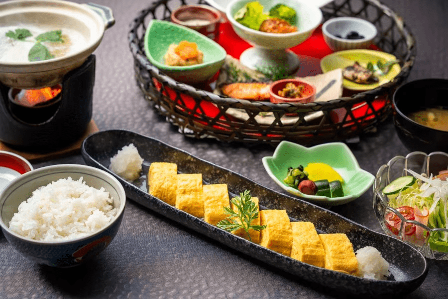 【平日価格でお得／朝食のみ】＜1泊朝食＞口コミ大好評のだし巻き卵は絶品！自慢の和食膳で一日を健やかに
