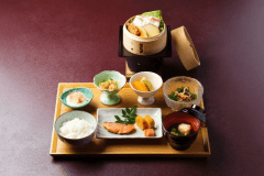 ・【朝食一例】名物さつまいもと黒豚のせいろ蒸し、南九州の恵みを朝いちばんに