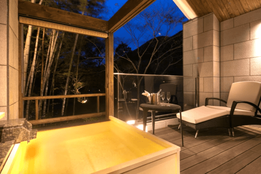 ＜離れ＞温泉露天付ヴィラスイート　メゾネット洋室（川沿い）