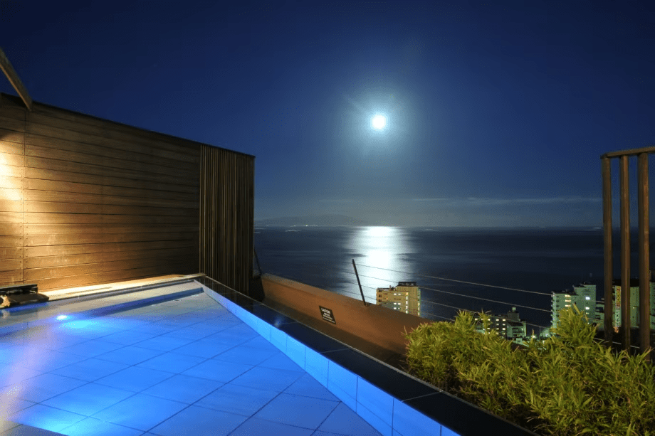 【素泊まりプラン】趣異なる12の湯舟と天空露天風呂が魅力♪当日予約18時到着／23時OK！