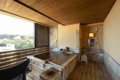 【海が見える露天風呂付き客室】檜の湯舟　※禁煙